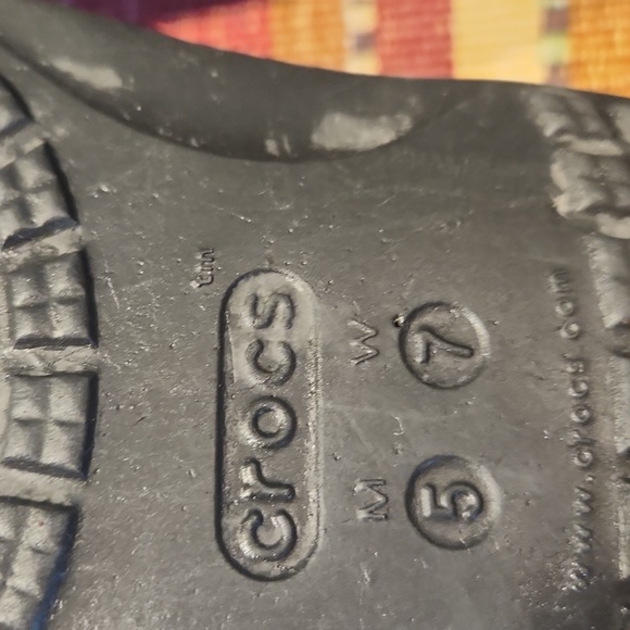 crocs tie dye sandals men's size 5 women's size 7 - Picture 3 of 7